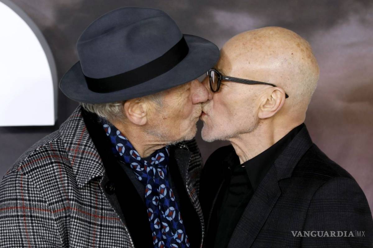 Ian McKellen ‘pide matrimonio’ a Patrick Stewart y se besan en el estreno de ‘Star Trek: Picard’