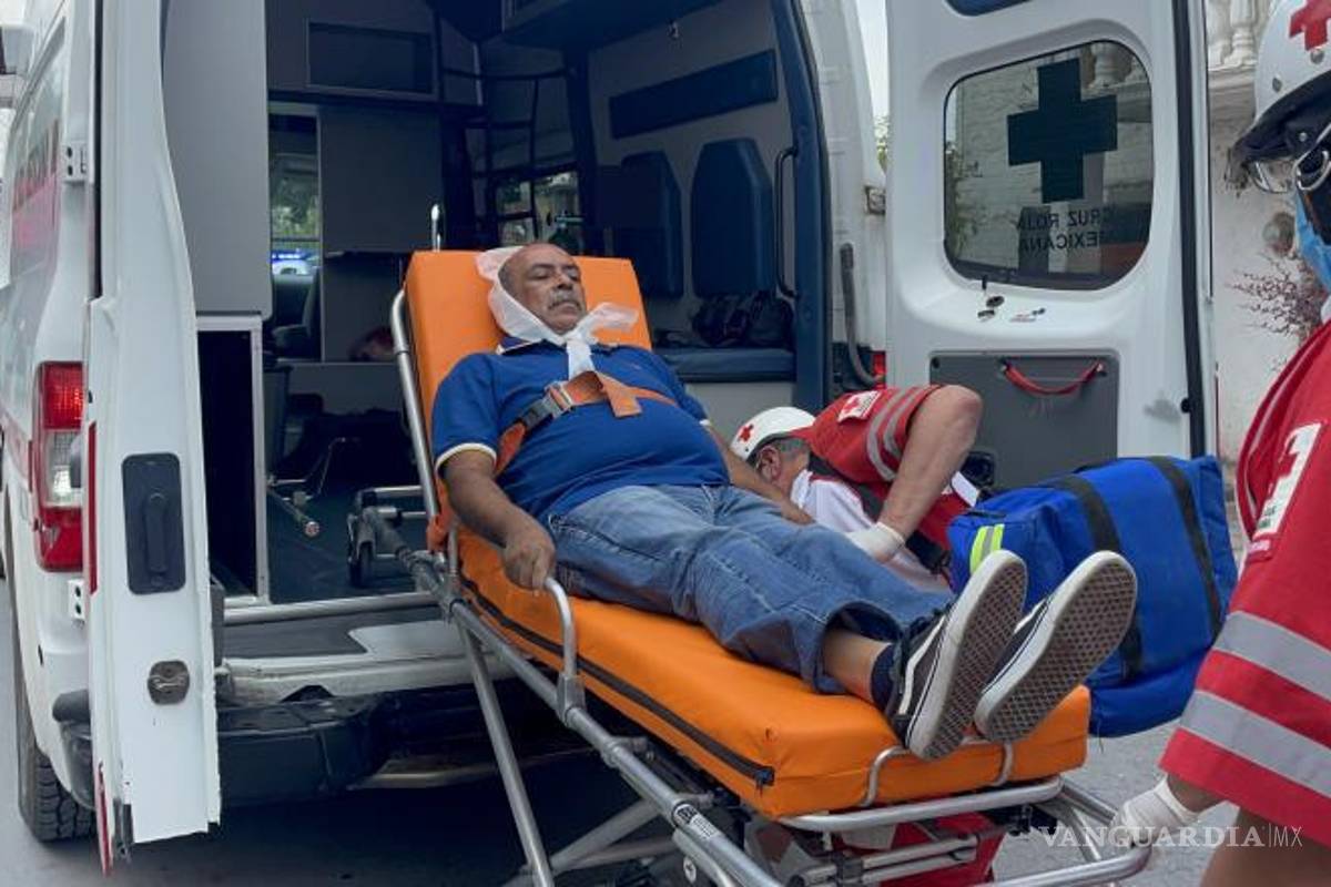 $!El tío fue llevado al hospital para que atendieran sus heridas.