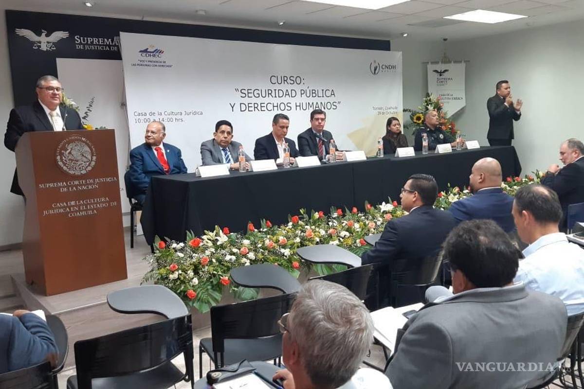 Imparte CDHEC curso a servidores públicos en Torreón