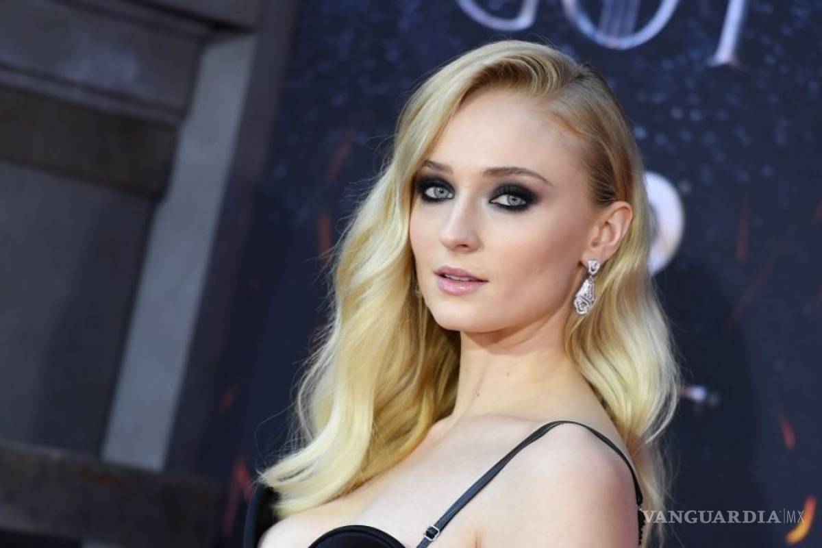 $!Sophie Turner se mal acostumbró con Game of Thrones