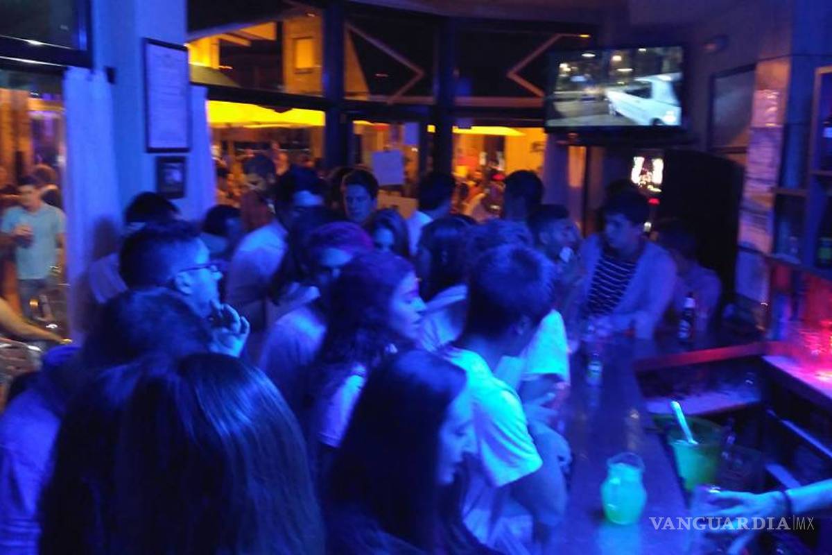 Niega bar de Saltillo entrada a hombre por usar falda