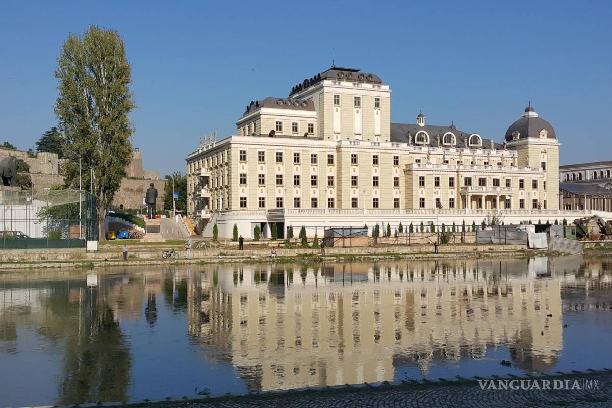 $!Teatro Nacional, en Skopie en Macedonia.