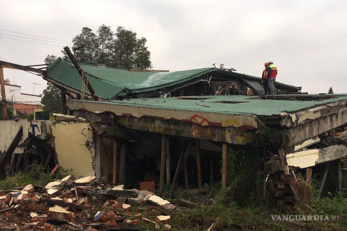 $!La mañana del 24 de septiembre de 2018 E la Secretaría de Obras y Servicios (SOBSE) comenzó la segunda etapa de demolición del Colegio Enrique Rébsamen