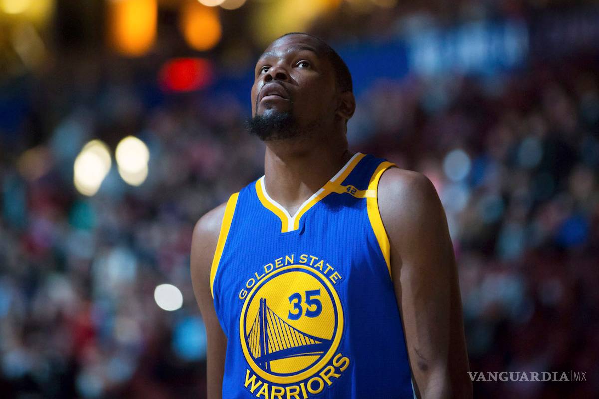Debut discreto de Kevin Durant con Warriors
