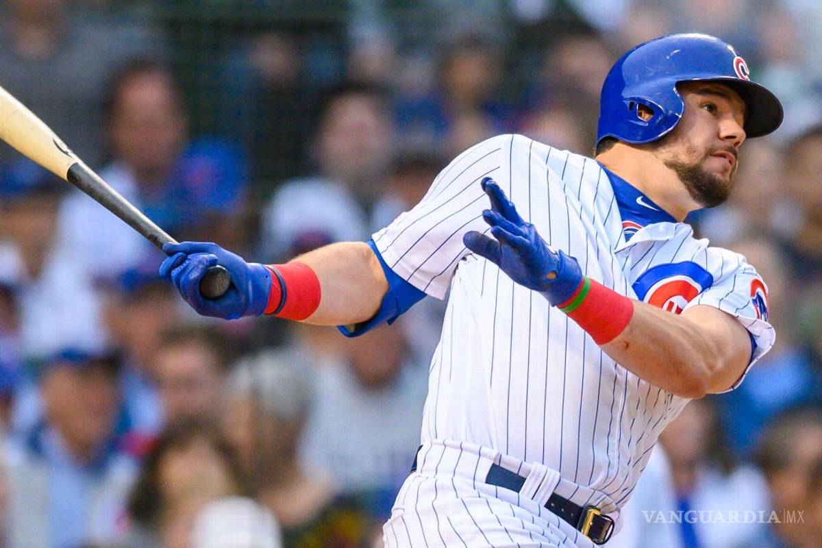 Kyle Schwarber firma contrato con Washington