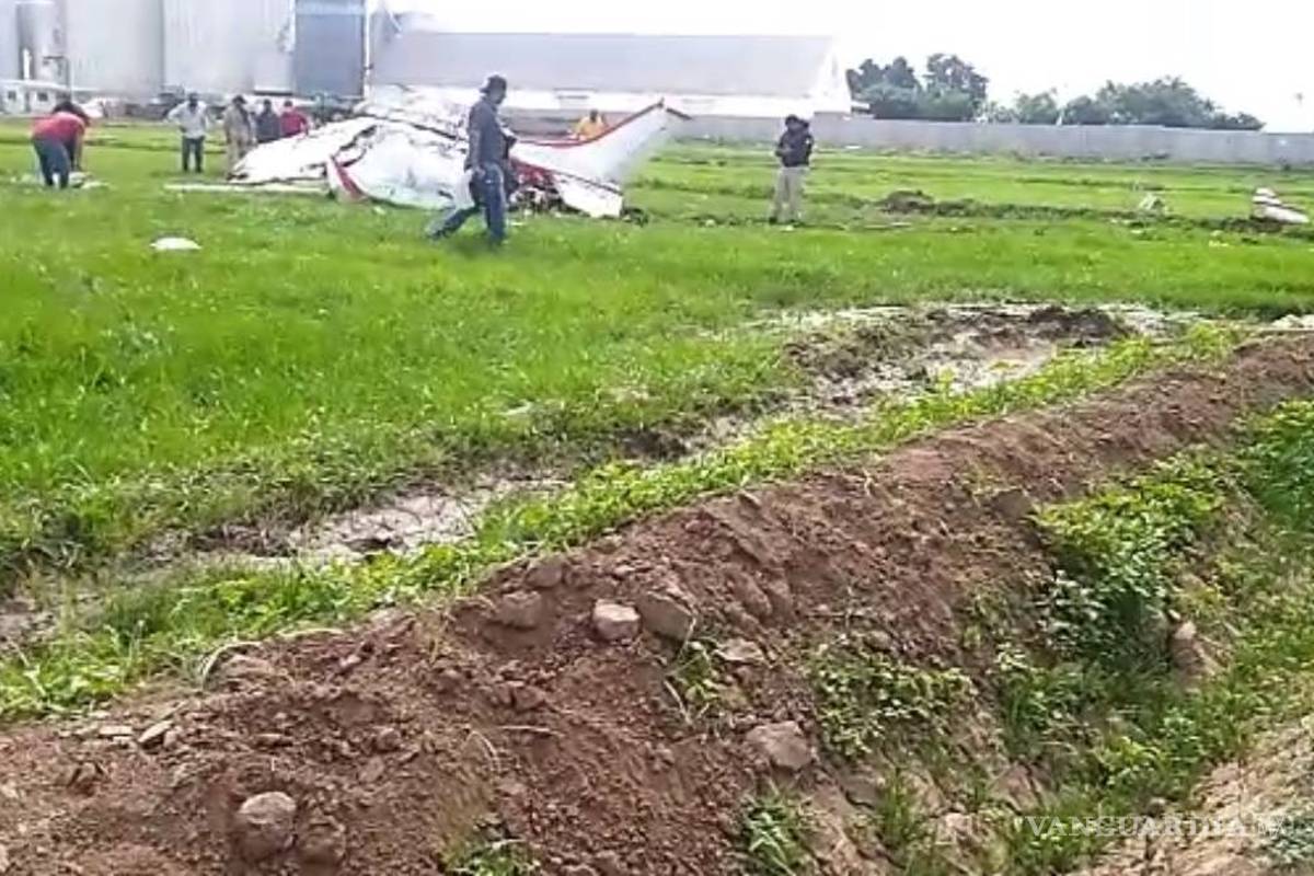 Mueren tres personas tras desplome de avioneta en Sinaloa