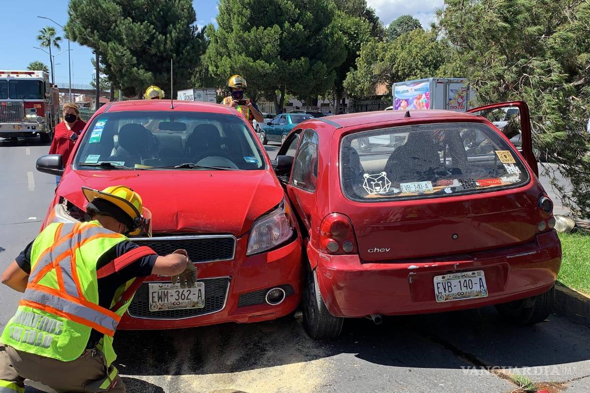 Auto fuera de controles impactado por otro