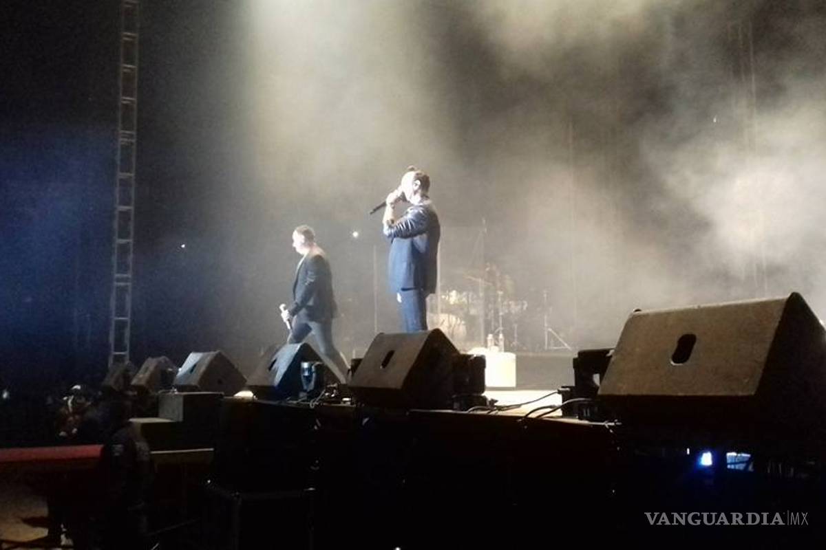 Tachan de &quot;divos&quot; a cantantes de Río Roma en Feria de San Buenaventura