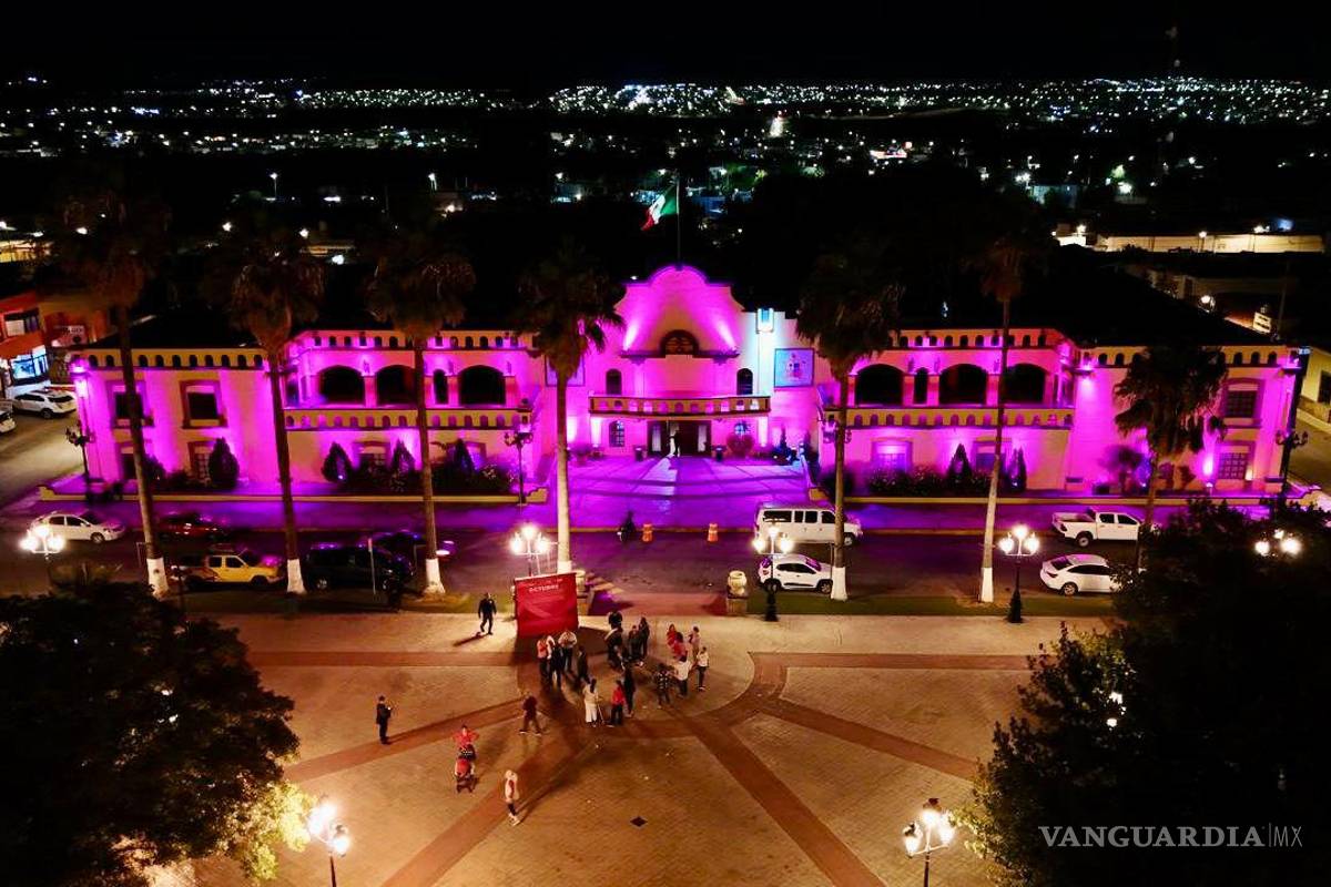 Ramos Arizpe se ilumina de rosa para concientizar sobre el cáncer de mama