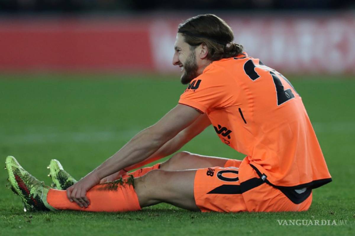 Futbolista termina partido...¡con los pies congelados!