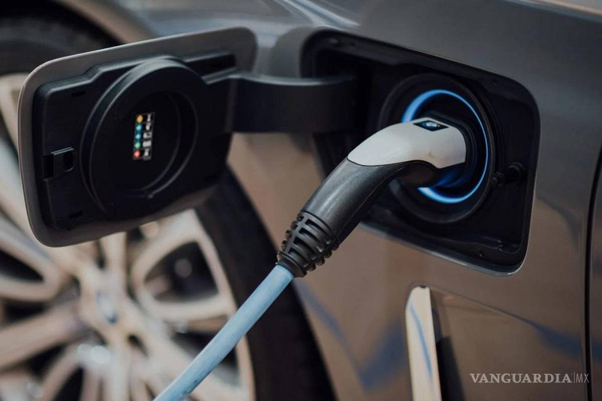 Esperar autos eléctricos baratos pronto es ‘una ilusión’, advierte CEO de Renault