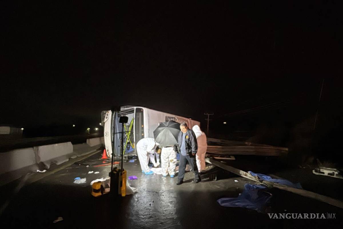 Fiscalía Nuevo León confirma muerte del chofer del camión volcado en Apodaca