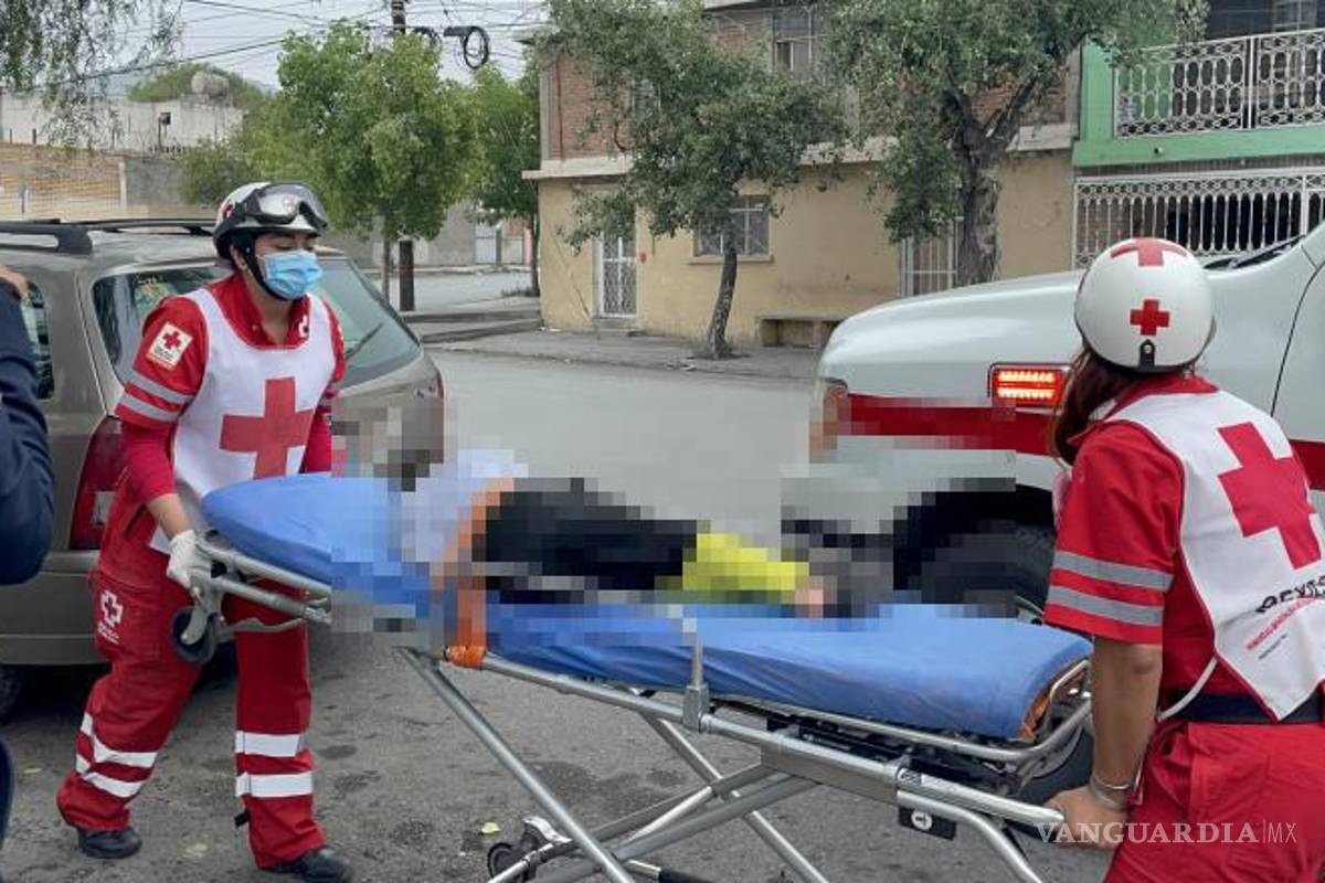 $!Reyes y su nieto Víctor, de 8 años, fueron trasladados a hospitales para recibir atención médica por las lesiones sufridas en el accidente.