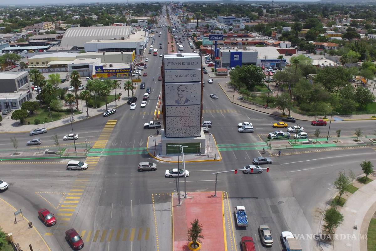 Polémico monumento en Monclova se va; construirán tres puentes