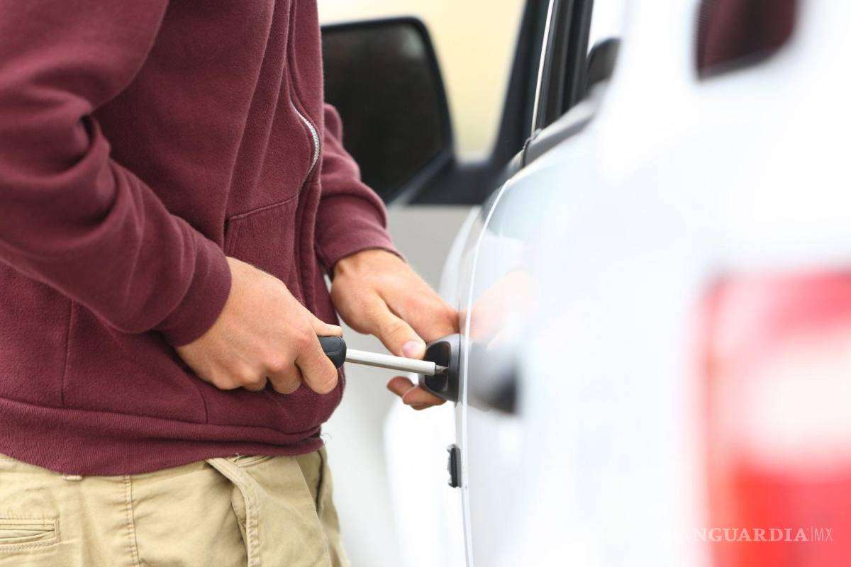 Detienen a presunto robacoches en Saltillo por daños a vehículo