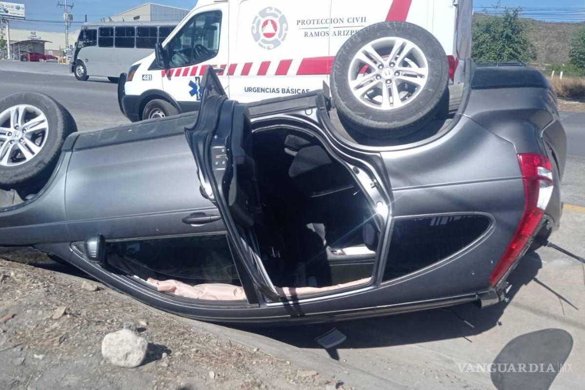 Abuela vuelca con su nieta en la Monterrey-Saltillo