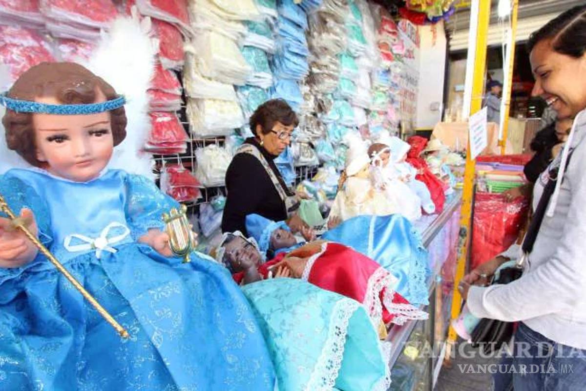 ¿Por qué levantamos al niño Dios y le ponemos vestido?