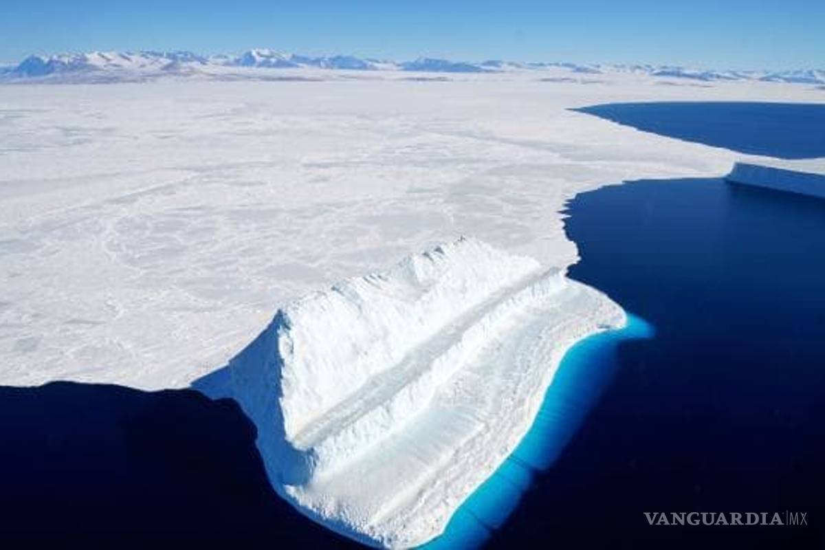 Uno de los glaciares más grandes de la Antártida tiene un agujero gigante… ¿Qué pasaría si colapsara?