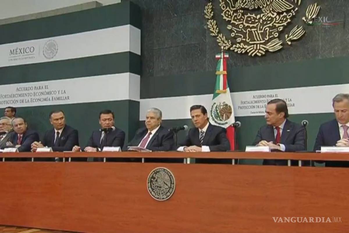 Acuerdo para proteger economía incluye reducir sueldos a funcionarios