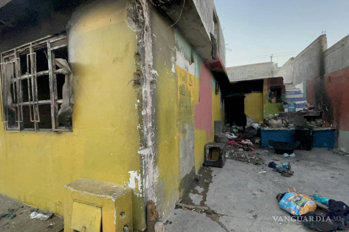 Los sacan de casa, queman ropa y muebles en represalia