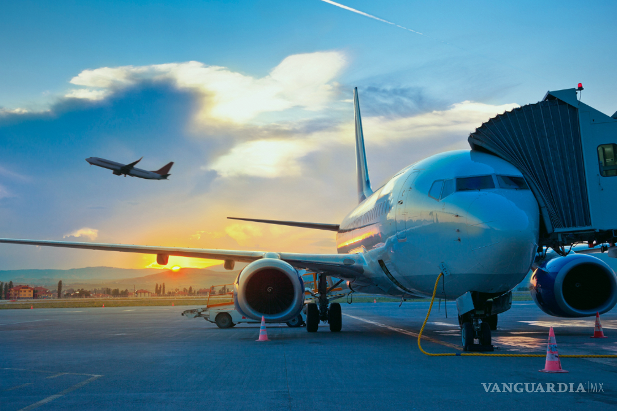 ¡Casi chocan! Ocurre posible colisión de aviones en las pistas del AICM