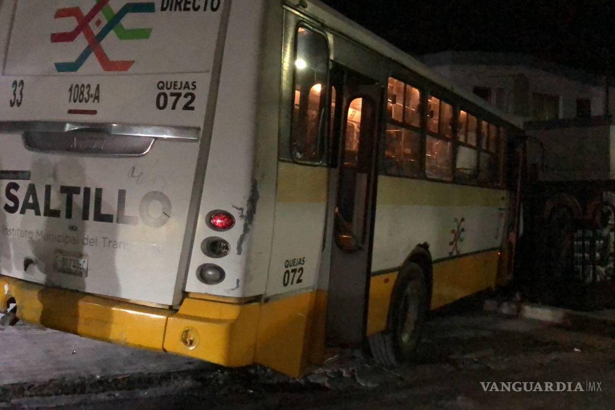 Saltillo: chofer de la ‘Guayulera’ se queda sin frenos y pone en peligro a su familia