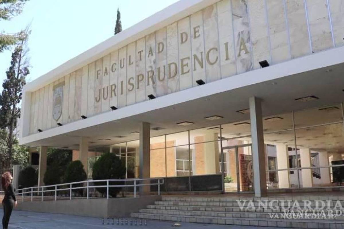 $!La Facultad de Jurisprudencia informó que el docente ya no forma parte de su claustro.