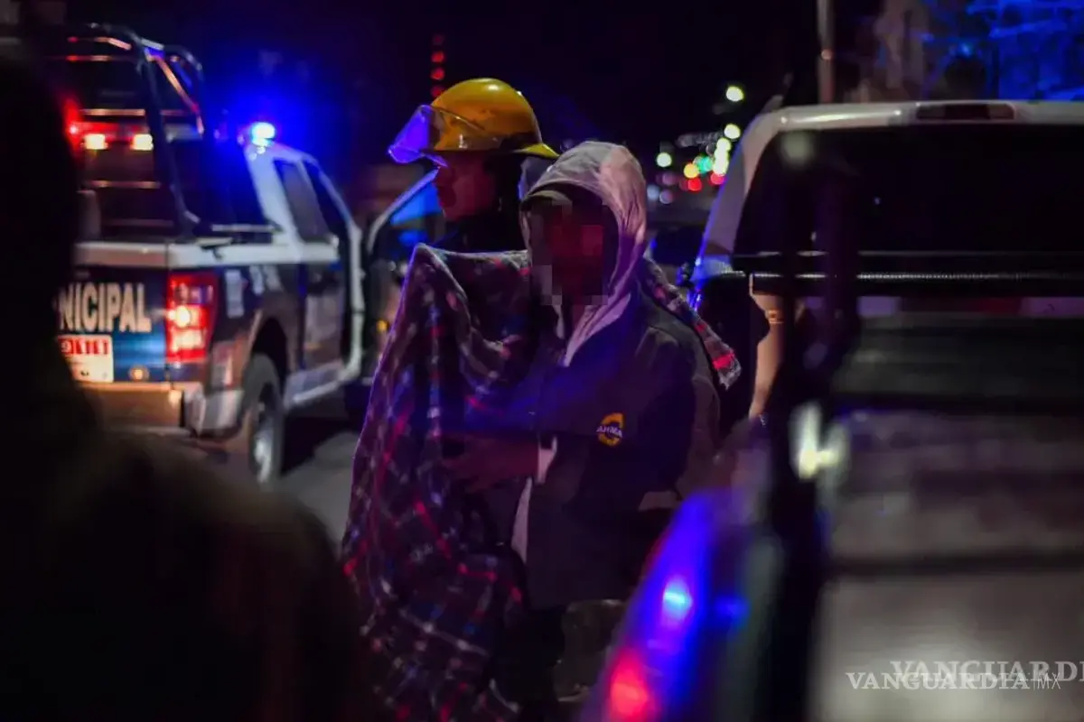 Prende fuego a tienda de conveniencia en Monclova; autoridades lo buscan