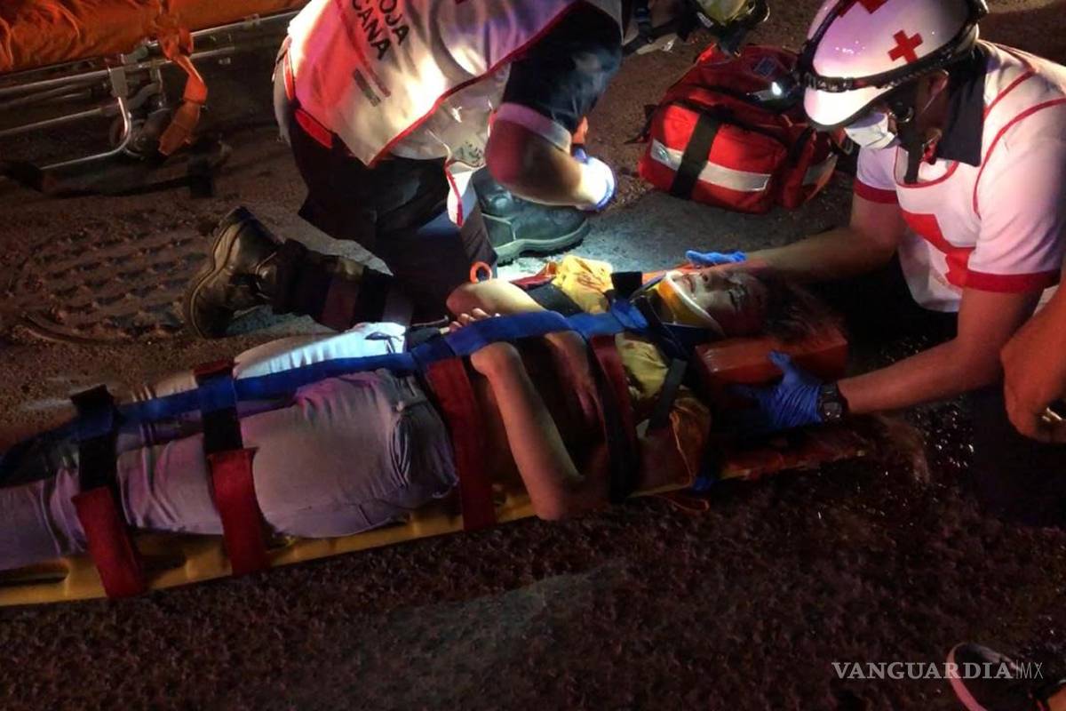 Sigue grave joven a la que arrolló su novio, en Saltillo