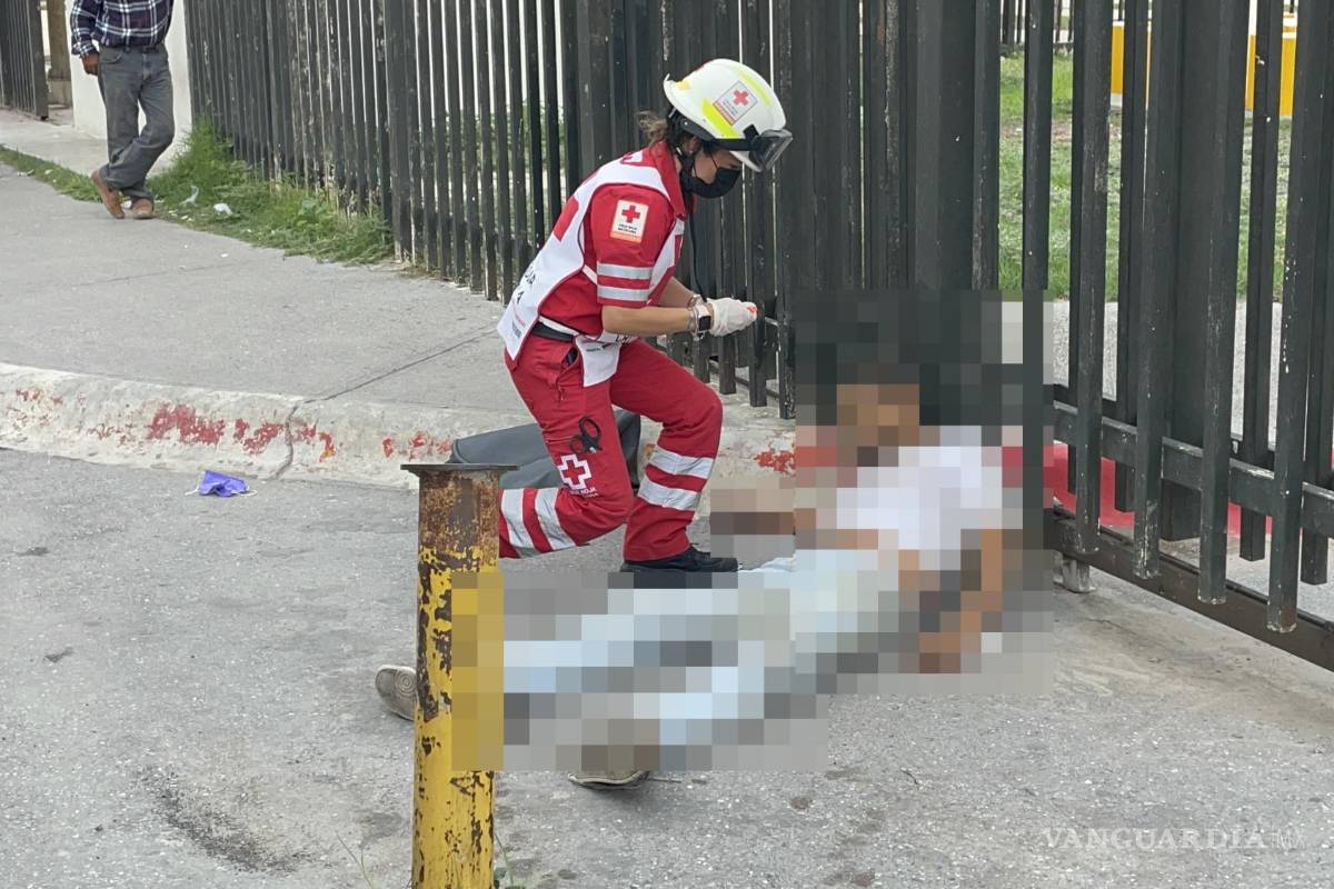 Hombre va por curaciones y fallece afuera del Hospital General de Saltillo