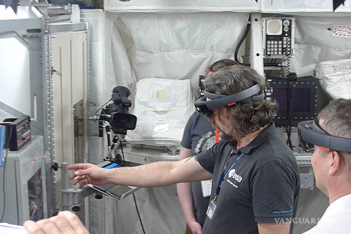 Astronautas contarán con un casco especial con lentes de realidad aumentada