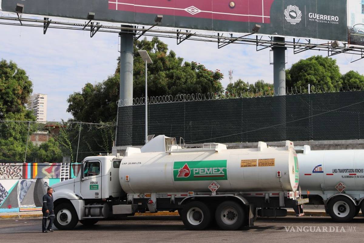 Pemex quita control de nuevas pipas al sindicato petrolero