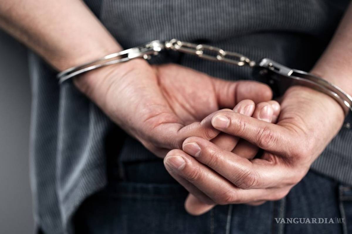 Detienen a 25 personas que saqueaban a Fiat Chrysler en Derramadero Coahuila