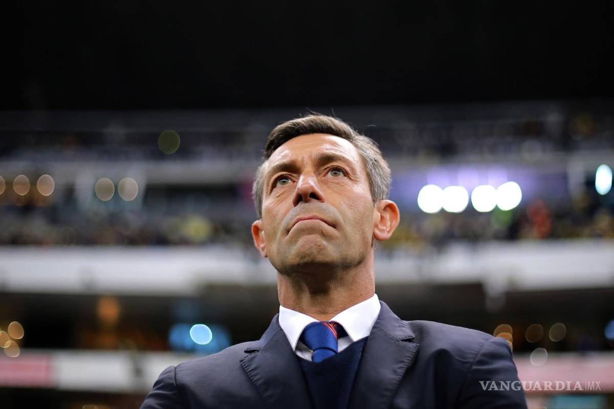 'En México un par de pesos paga muertes': Pedro Caixinha señala que aficionados fueron comprados para irse en contra de Cruz Azul