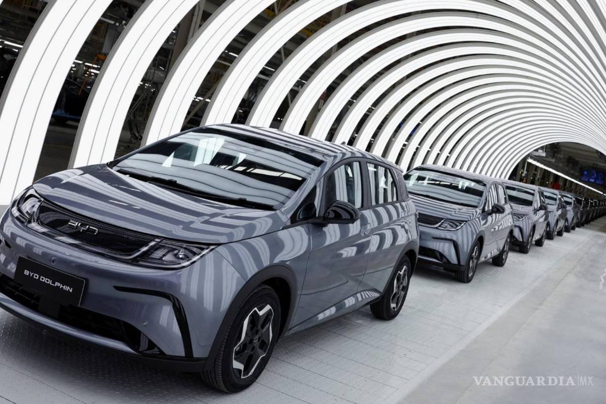 El fabricante automotriz chino BYD superó en ventas a Tesla
