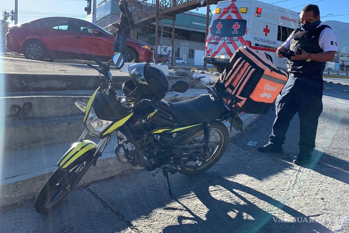 Motociclista se lesiona para evitar un choque en Saltillo