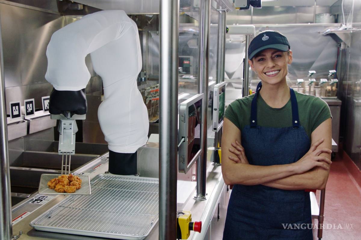 $!Flyppy, el robot que le quita el empleo a los cocineros