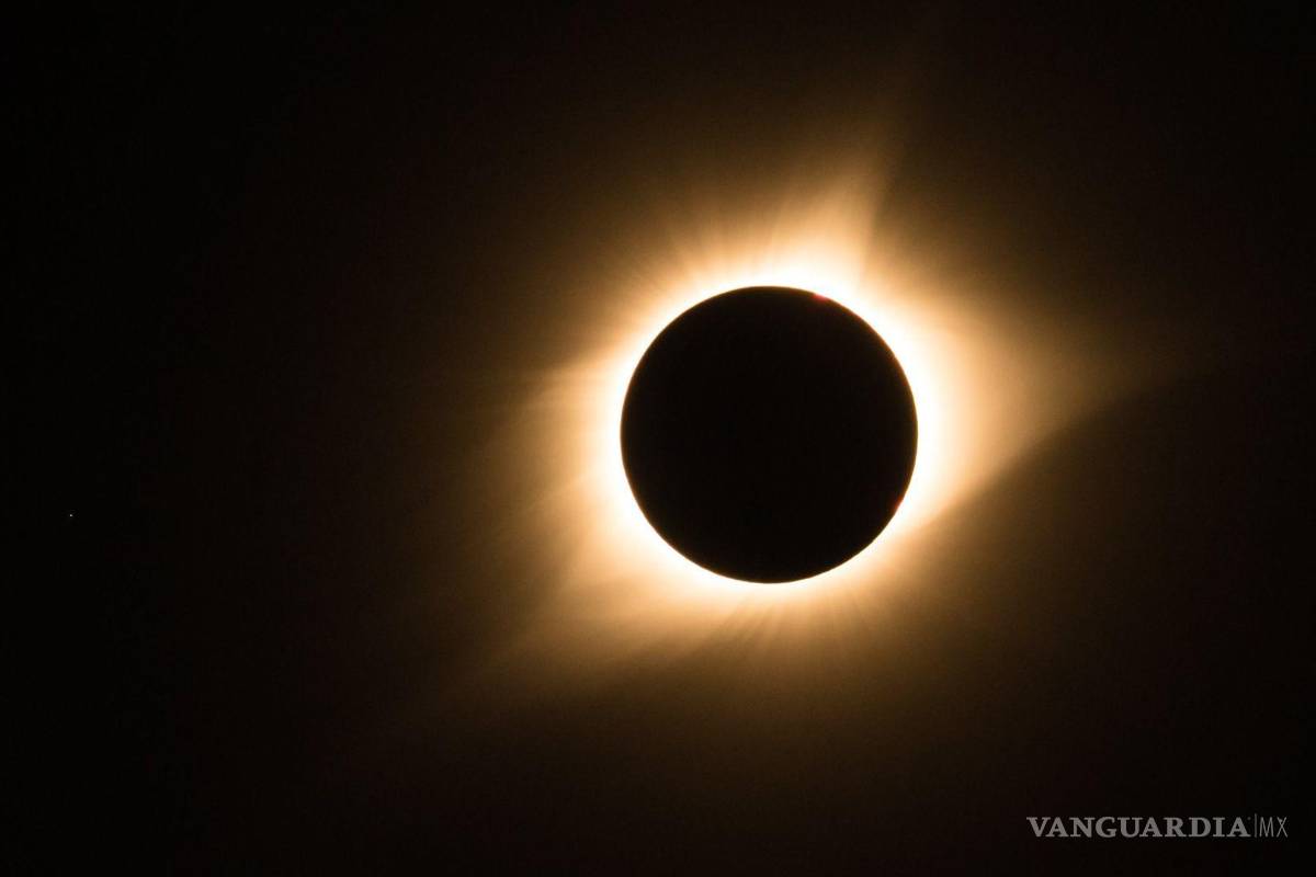 Eclipse no es signo del fin del mundo ni trae oscuridad total, sigan recomendaciones: obispo de Saltillo
