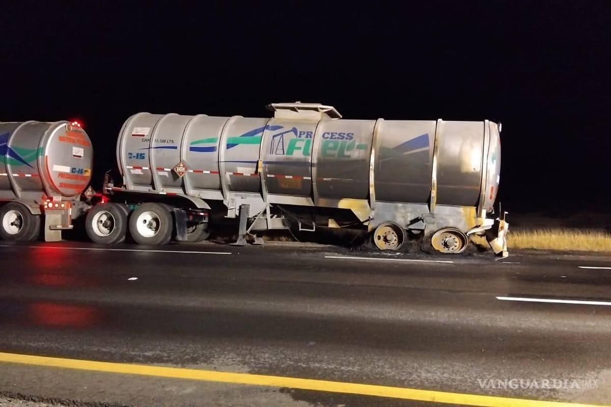 Se incendian neumáticos de pipa tras falla mecánica; cierran la Saltillo-Torreón