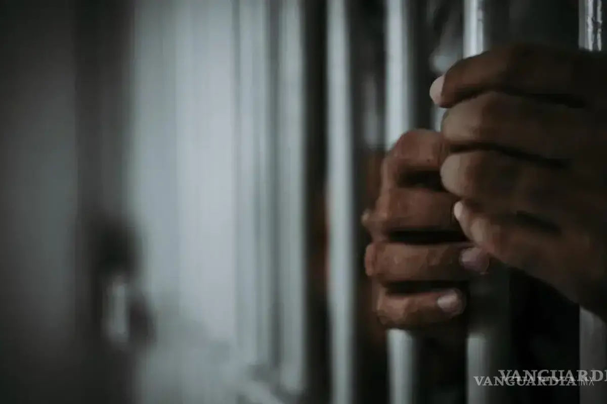 Dictan ocho y seis años de prisión a dos hombres por tráfico de migrantes en Saltillo