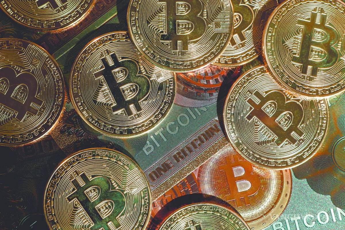 Bitcoin cae desde los 115 mil ante regulación e incertidumbre