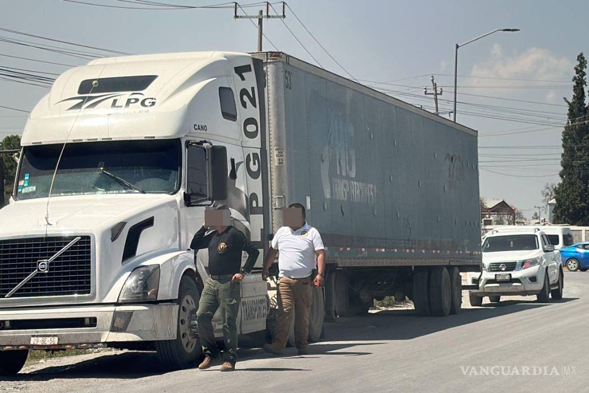 Discuten y trailero lo golpea en la cabeza con pedazo de banqueta; queda grave en hospital de Saltillo