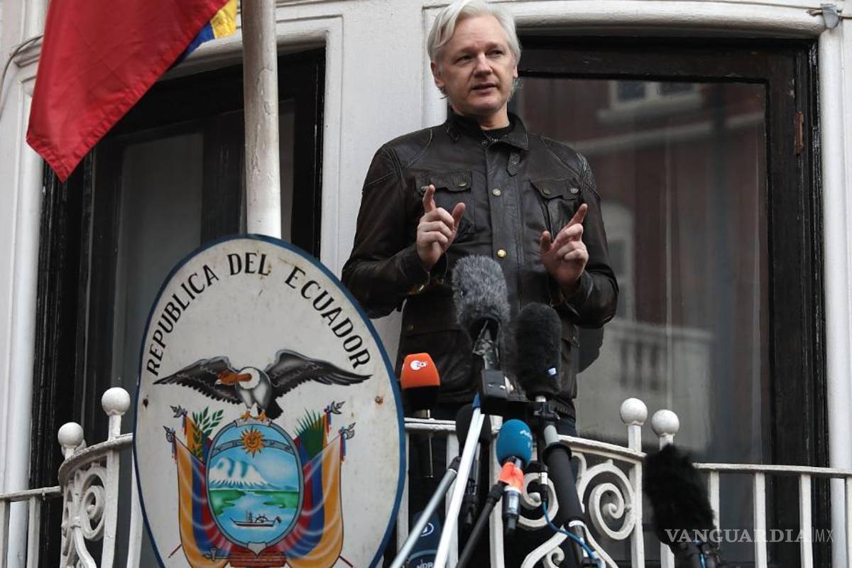 Acusan a Julian Assange por interferir en elecciones a favor de Trump