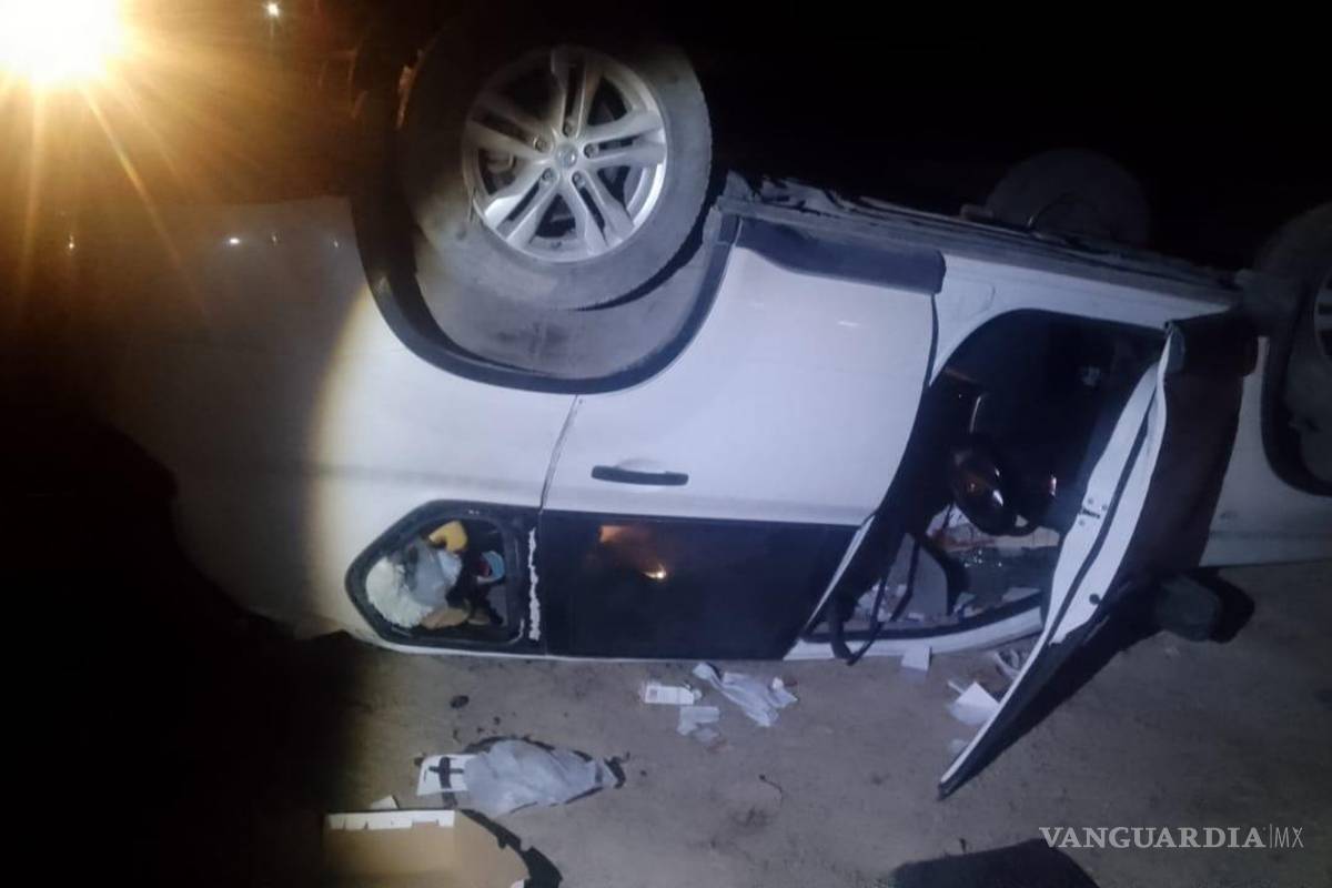 Volcadura en autopista Saltillo-Paila deja cinco heridos; campesinos rapiñan e ignoran a familia