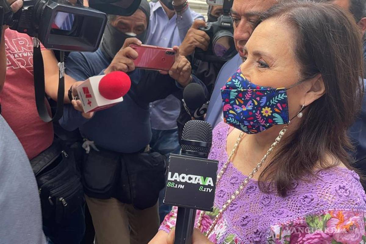 Rosario Robles entrega en FGR pasaporte y se dice inocente