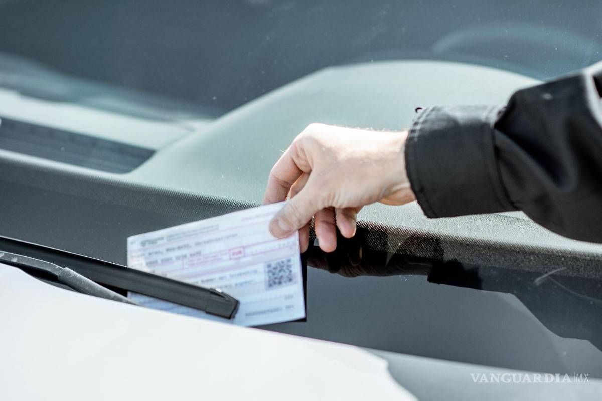 ¿Usas el celular al conducir o vas a exceso de velocidad? Esto cuestan las multas de tránsito en Saltillo en 2023