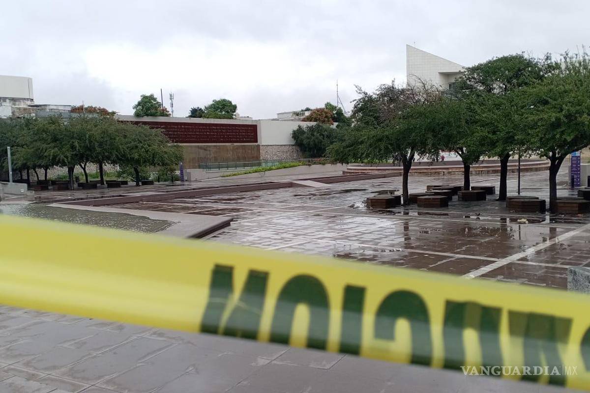Dejan cráneo en explanada del Museo de Historia Mexicana, en Nuevo León