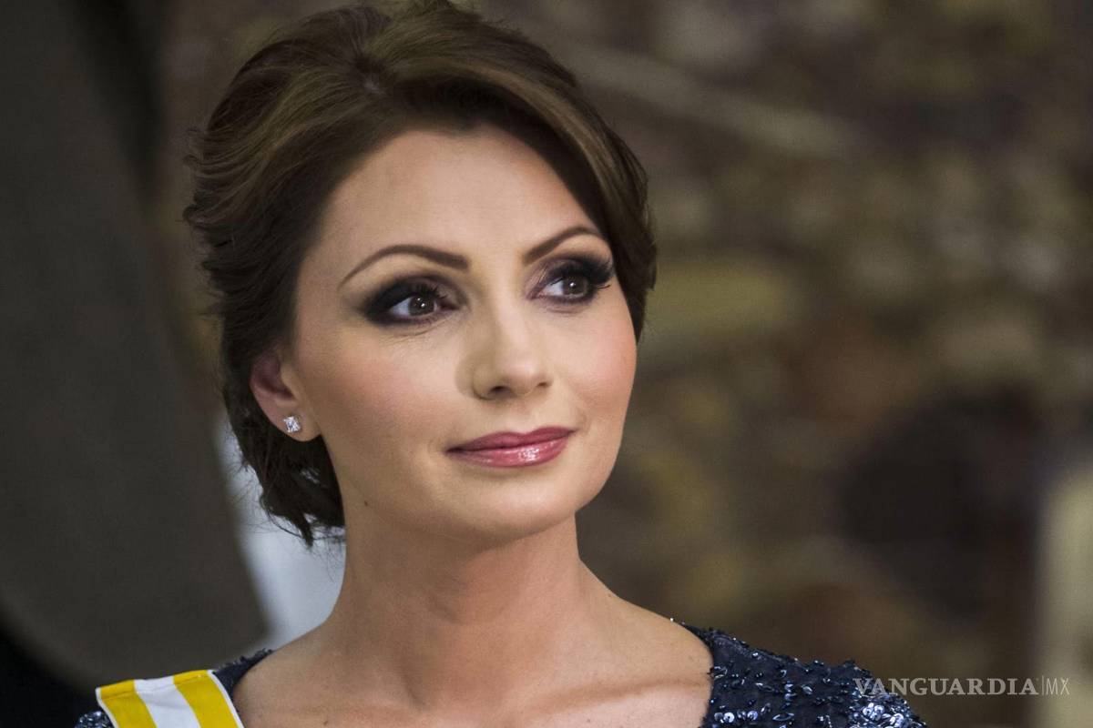 Angélica Rivera de Peña reúne artistas para grabar canción al Papa