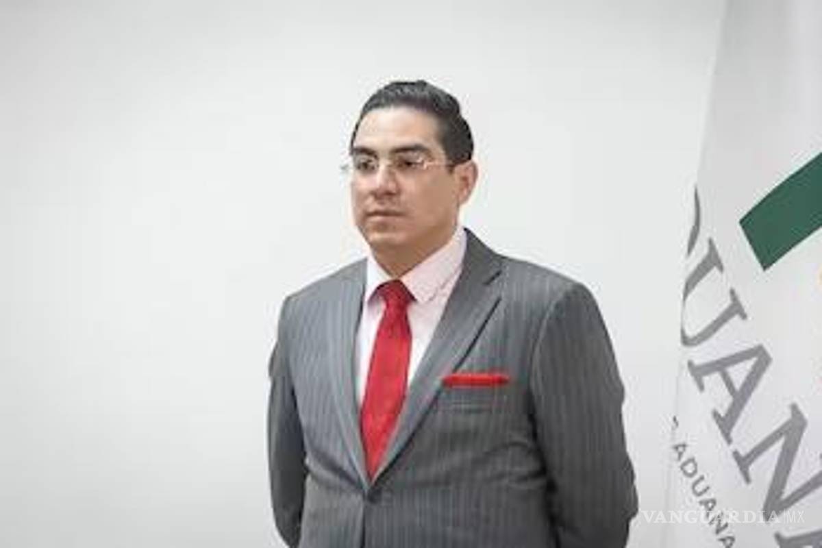 Remueven de Aduanas a jefe antihuachicol