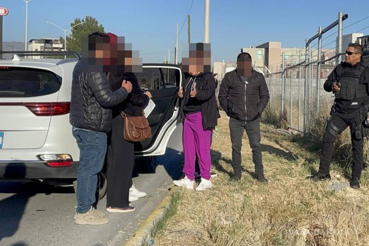 $!Familiares llegaron al lugar y contactaron a la aseguradora para evaluar los daños del vehículo.